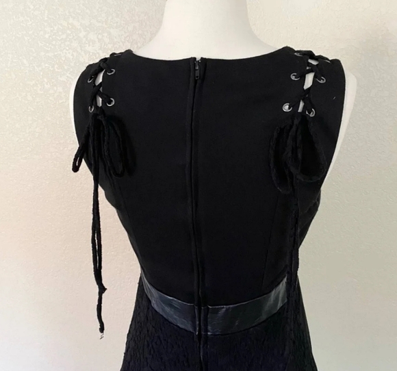 Black Lace Sleeveless Goth/Emo Dress - Picture 11 of 12